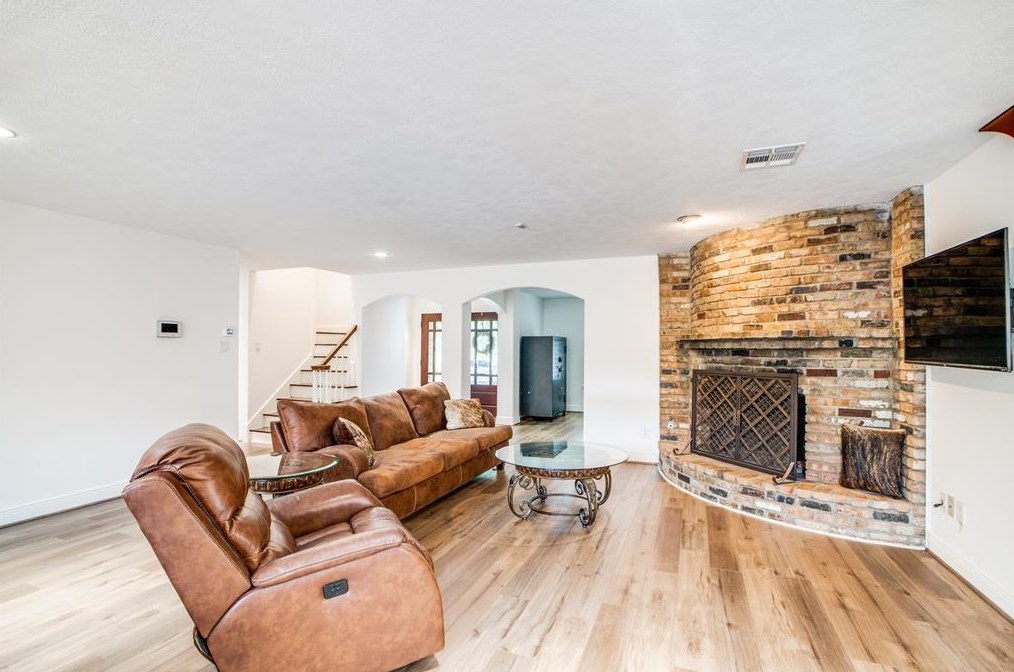 18531 Pt Lookout Dr, Houston TX  77058-4026 exterior