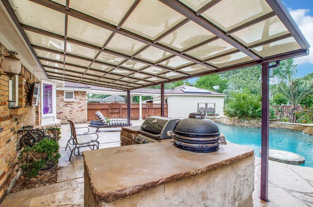 18531 Pt Lookout Dr, Houston TX  77058-4026 exterior