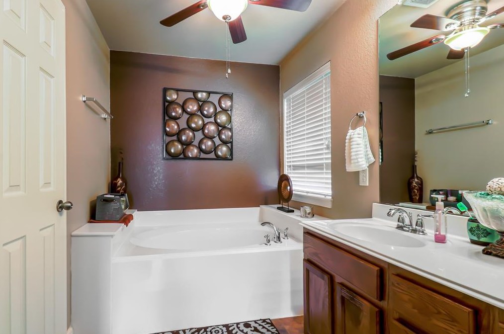 1423 York Crk Dr, Houston TX  77014-1982 exterior