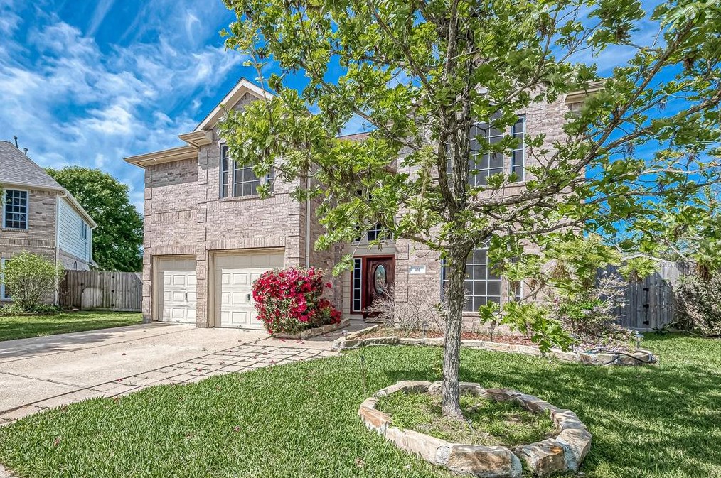 101 Spencer Landing W, Morgans Point, TX 77571