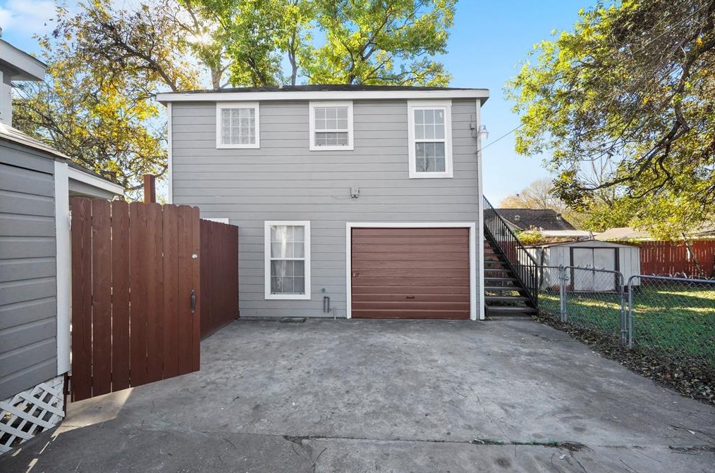 906 Gale #a, Houston, TX 77009