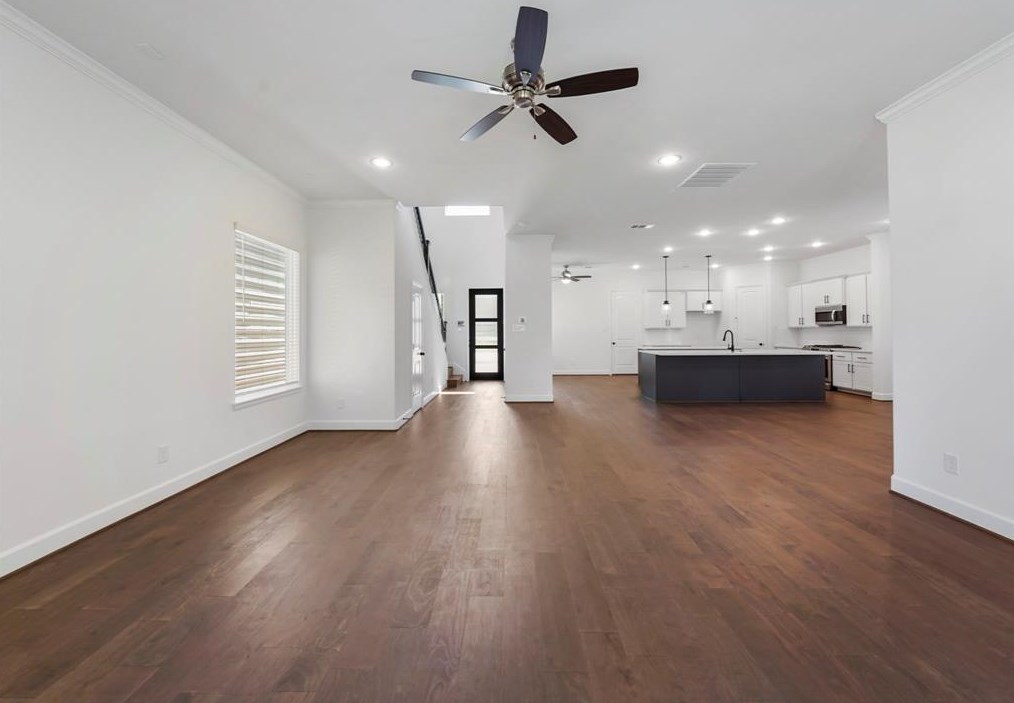 1040 Gibbs St, Houston, TX 77009-2459