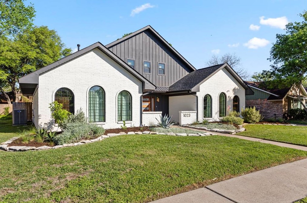 1023 Festival Dr, Houston TX  77062-4401 exterior