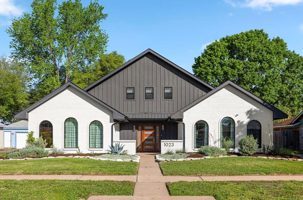 1023 Festival Dr, Houston, TX 77062