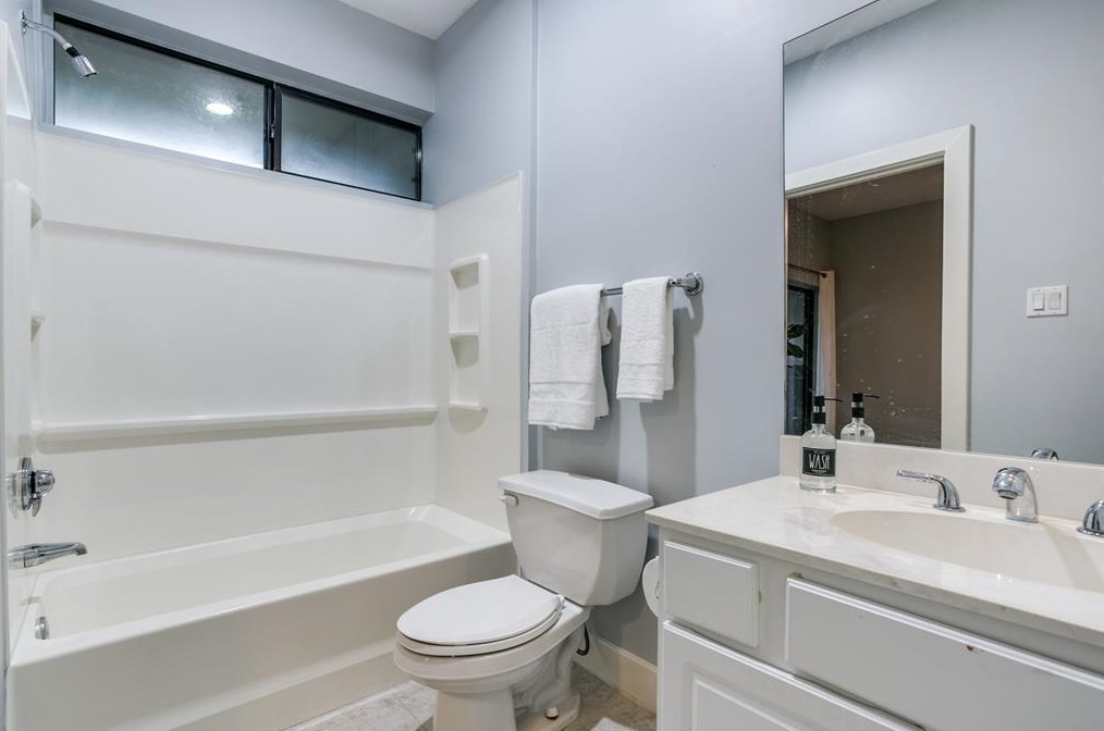 1606 Hadley St, Houston TX  77003-5811 exterior