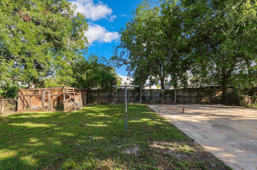 509 Witcher Ln, Houston TX  77076-4719 exterior