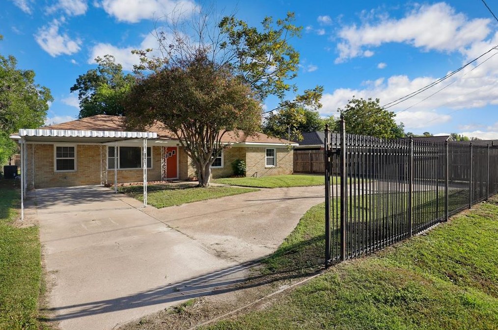 509 Witcher Ln, Houston, TX 77076-4720