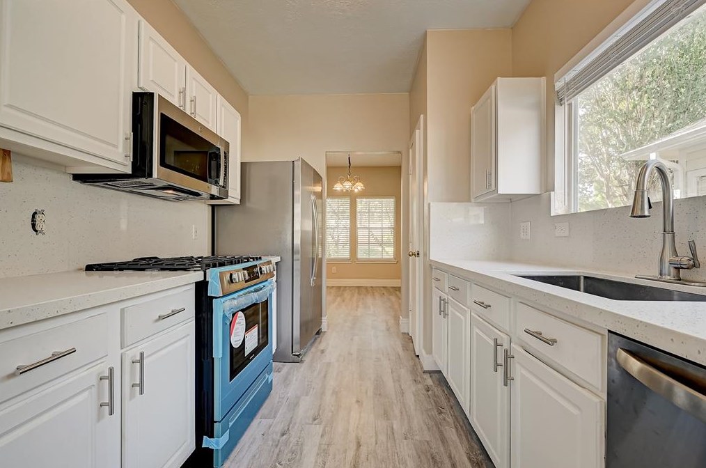 9869 Farrell Dr, Houston, TX 77070