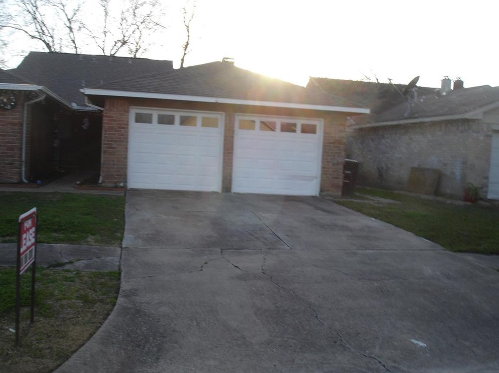 12127 Tambourine Dr, Stafford, TX 77477