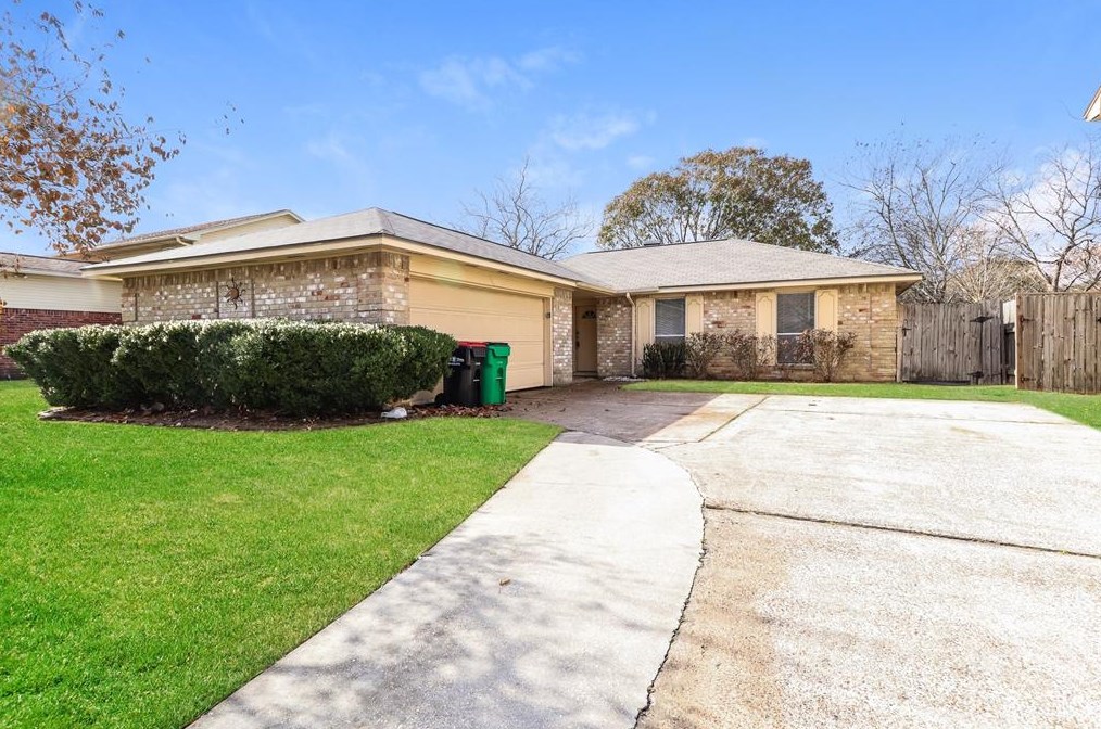4902 Ripple Creek Dr, Baytown, TX 77521