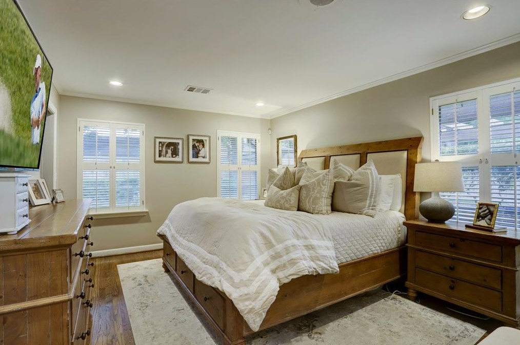 6231 Wickersham Ln, Houston TX  77056-4031 exterior