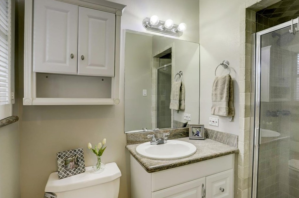 6231 Wickersham Ln, Houston TX  77056-4031 exterior