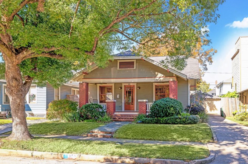 815 Rdg, Houston TX  77009-7309 exterior