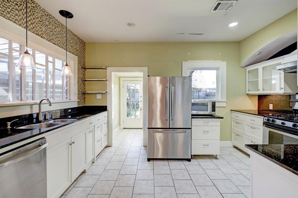 815 Rdg, Houston TX  77009-7309 exterior