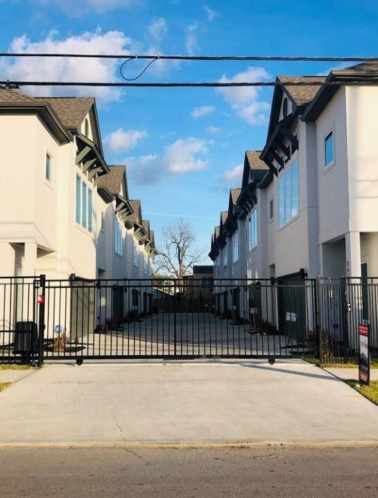 2428 Cochran St, Houston TX  77009-7828 exterior