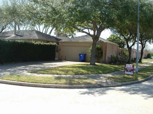 15903 Alta Mar Dr, Houston, TX 77083