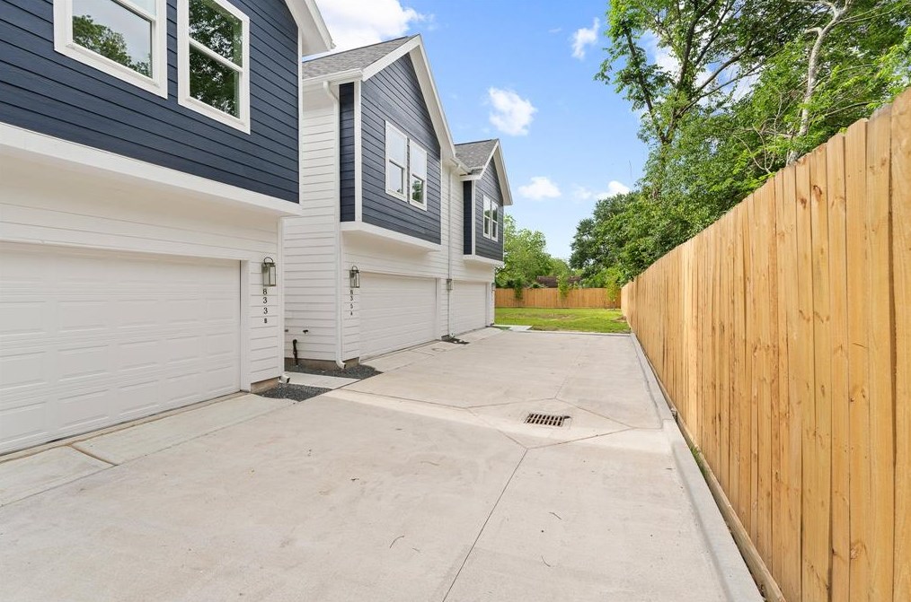 829 Paul Quinn St #b, Houston, TX 77091