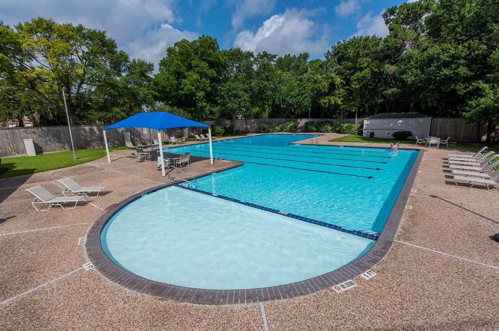 12414 Briar Frst Dr, Houston TX  77077-2932 exterior