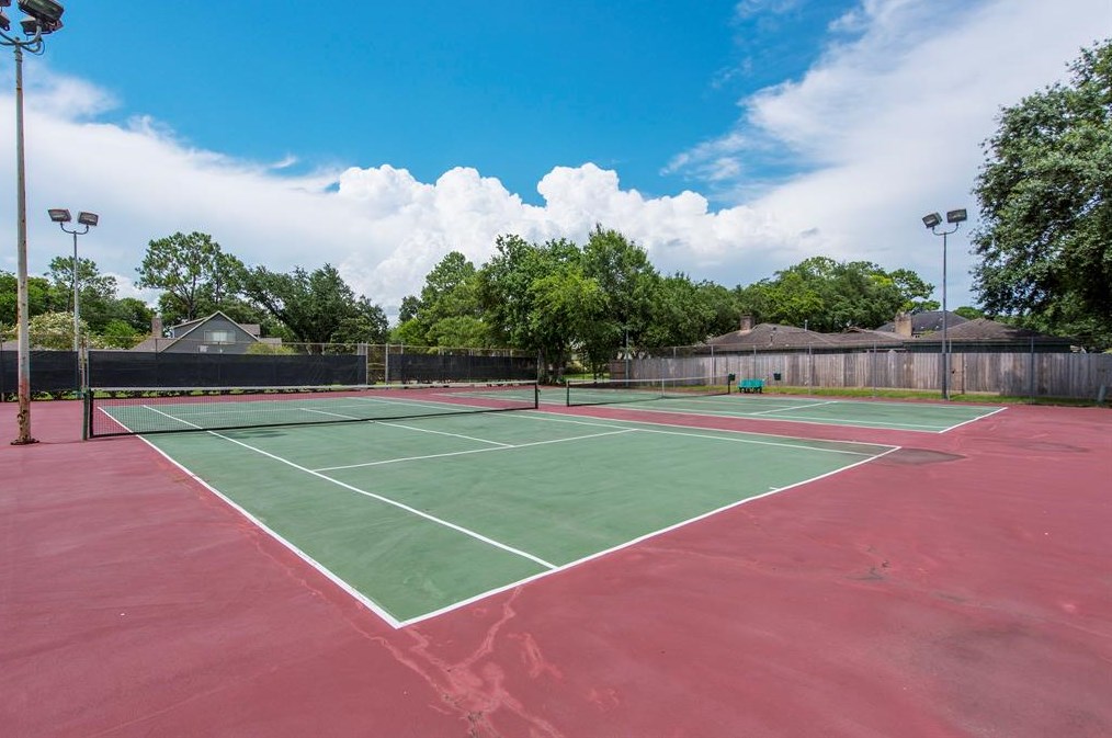 12414 Briar Frst Dr, Houston TX  77077-2932 exterior