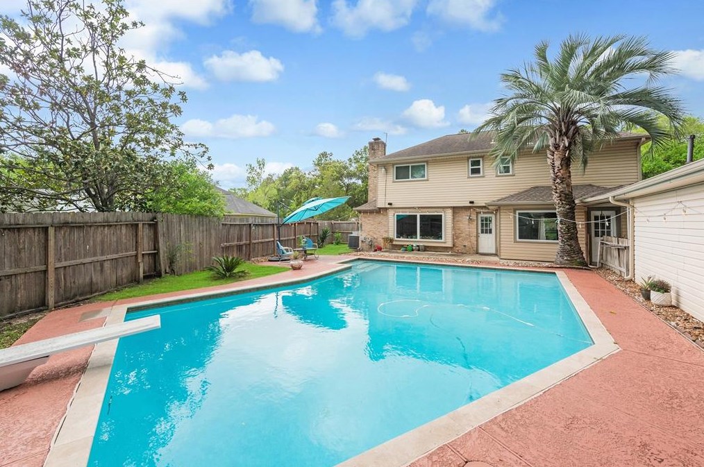 12414 Briar Frst Dr, Houston TX  77077-2932 exterior
