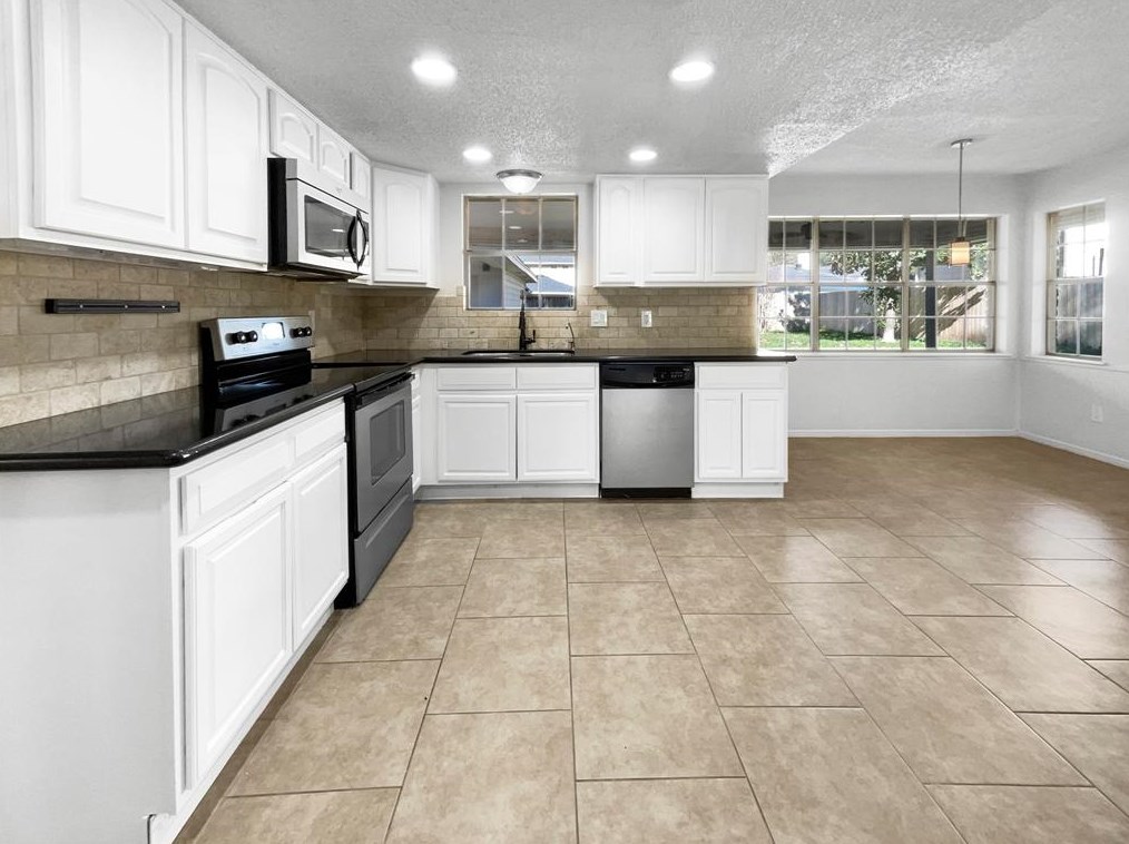 3914 Stillview Dr, Houston TX  77068-2918 exterior