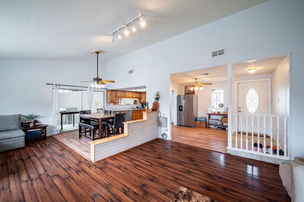 11515 Bellfort Ave, Houston TX  77099 exterior