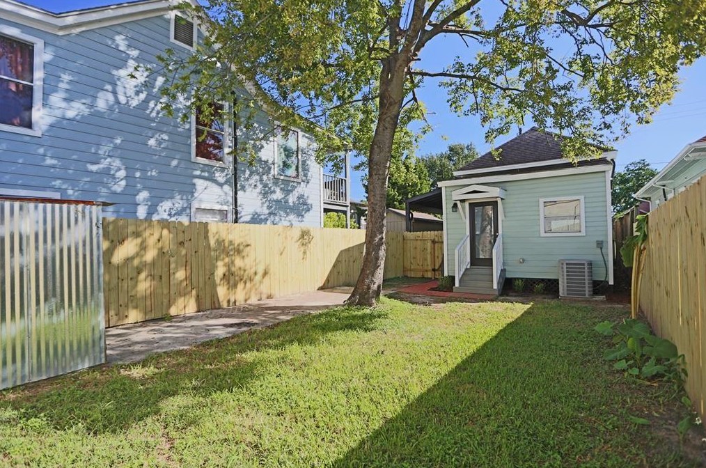 2119 Freeman St, Houston, TX 77009-8128