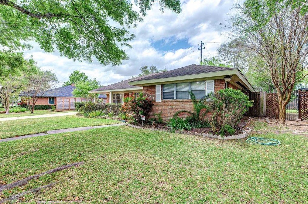 5026 Waycross Dr, Houston, TX 77035-3225