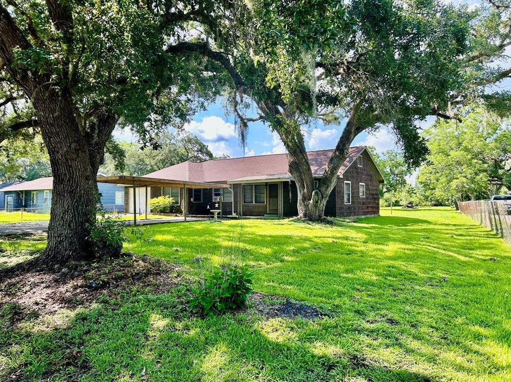168 County Road 605, Angleton, TX 77515-7657