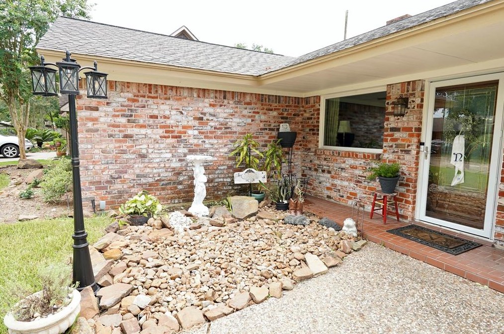 912 Marys Ct, Friendswood, TX 77546-2103