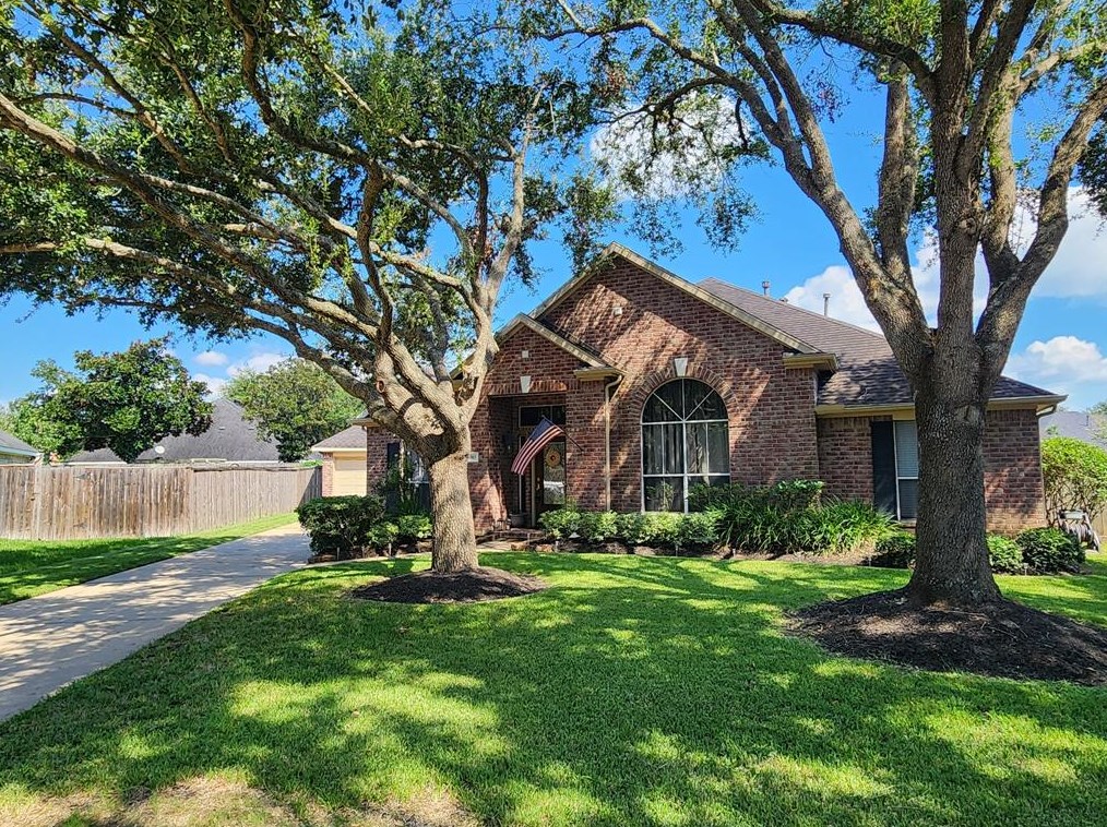 3303 Thistlegrove Ln, Sugar Land, TX 77498