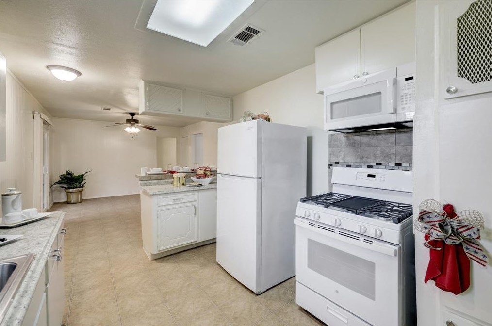 5118 Heathercrest St, Houston TX  77045-5226 exterior