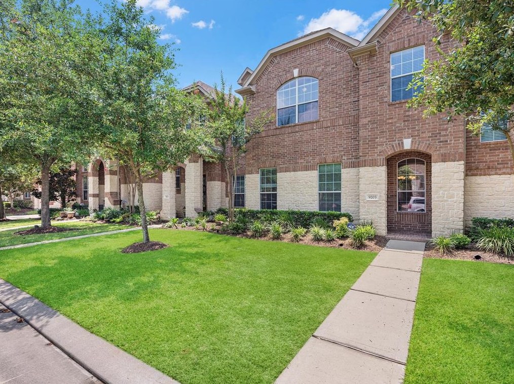 9203 Solvista Pass Ln, Houston, TX 77070-2147