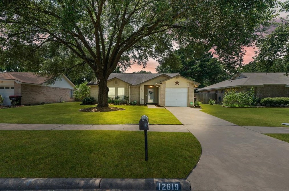 12619 Autumn Mill Dr, Houston, TX 77070-5009
