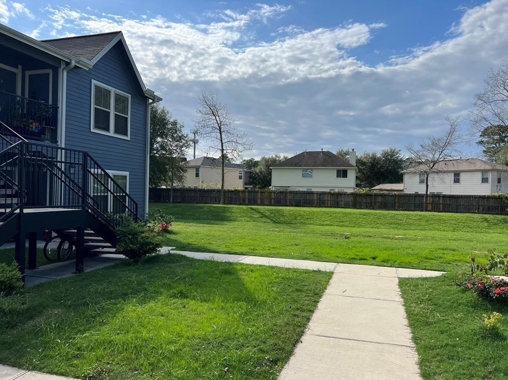 22901-D Birnam Wood Blvd, Spring TX  77373-6829 exterior