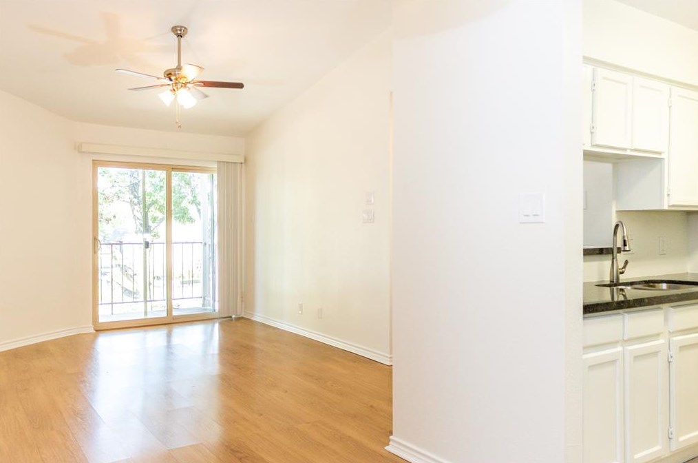 2120 El Paseo St Apt 2417, Houston, TX 77054