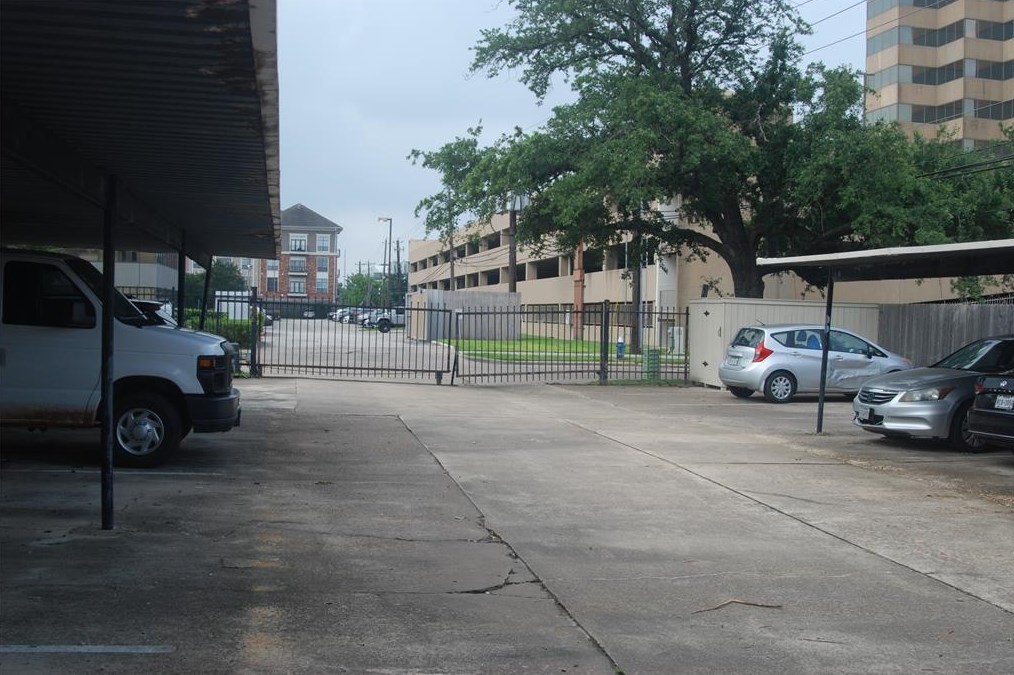 2300 Augusta Dr, Houston TX  77057-4773 exterior