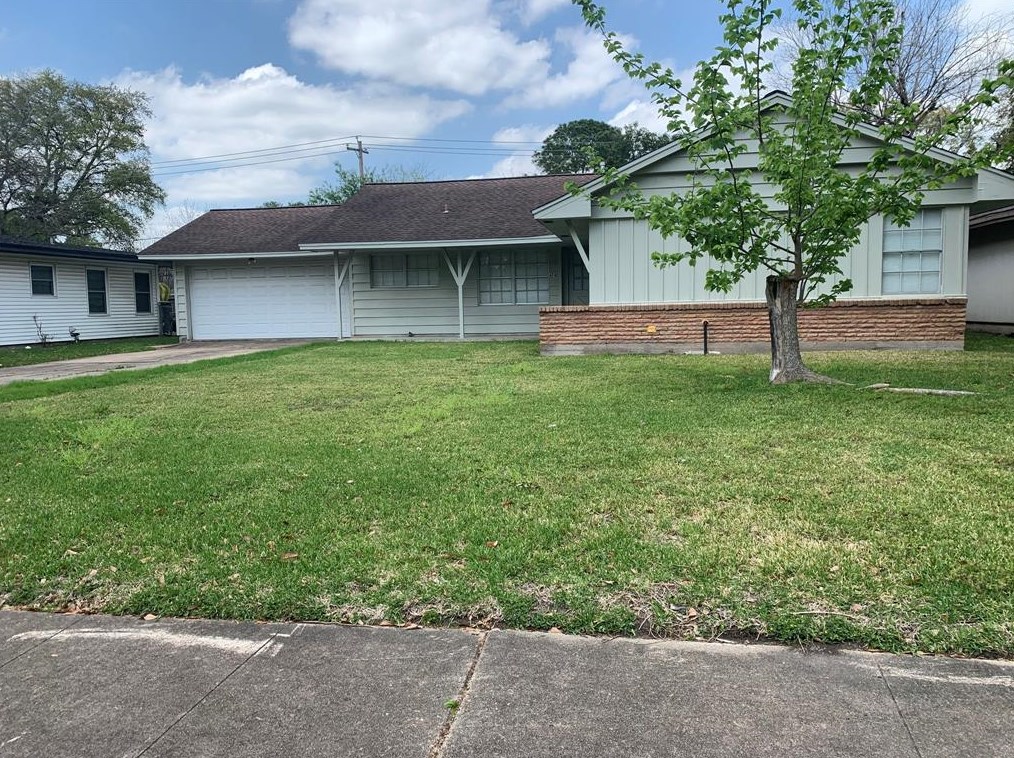4742 Redstart St, Houston, TX 77035