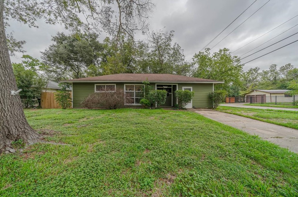 5802 Belneath St, Houston, TX 77033-2230