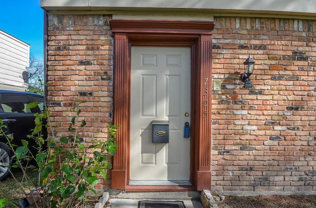 7305 Gessner Rd, Houston, TX 77036-6201