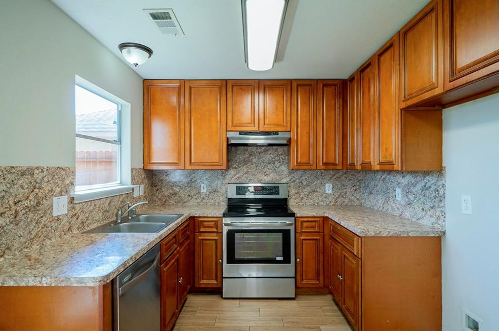 5811 Tidewater Dr, Houston TX  77085-3357 exterior