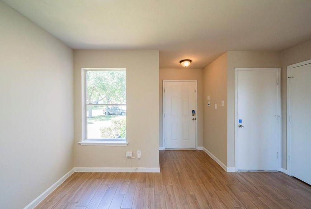 5811 Tidewater, Houston TX  77045-4000 exterior