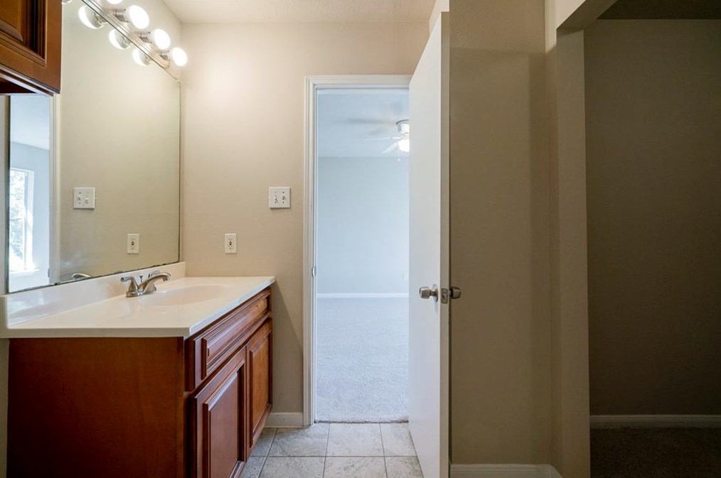 5811 Tidewater, Houston TX  77045-4000 exterior