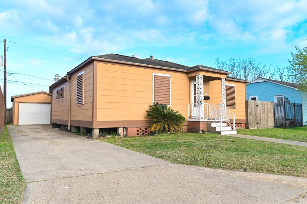 1416 57th St, Galveston, TX 77551-5007