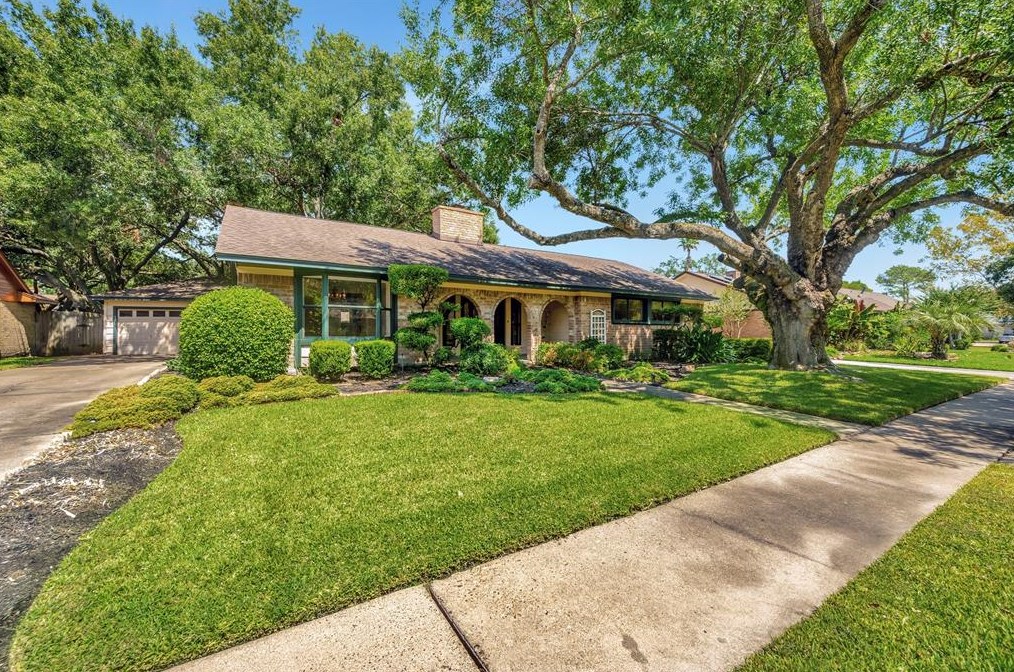 16307 Longvale Dr, Houston, TX 77059-5417