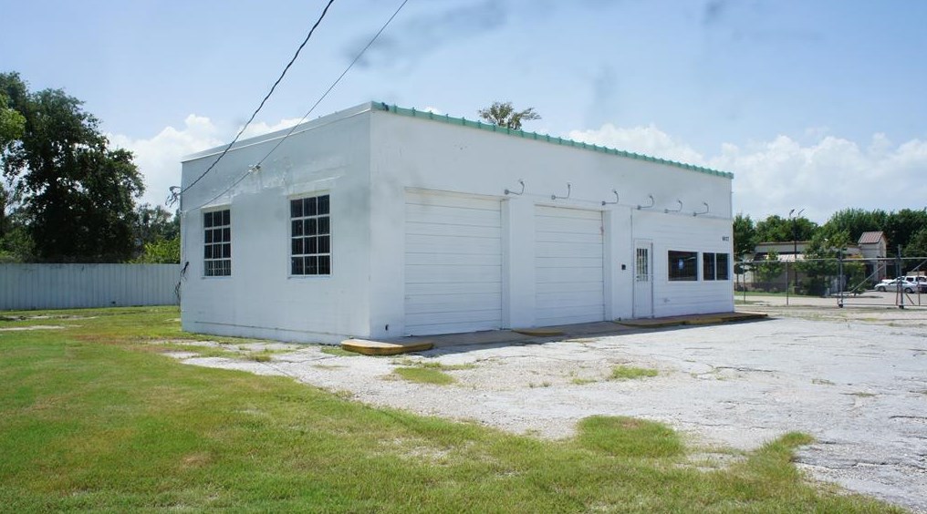 6927 Decker Dr, Baytown TX  77520-1257 exterior