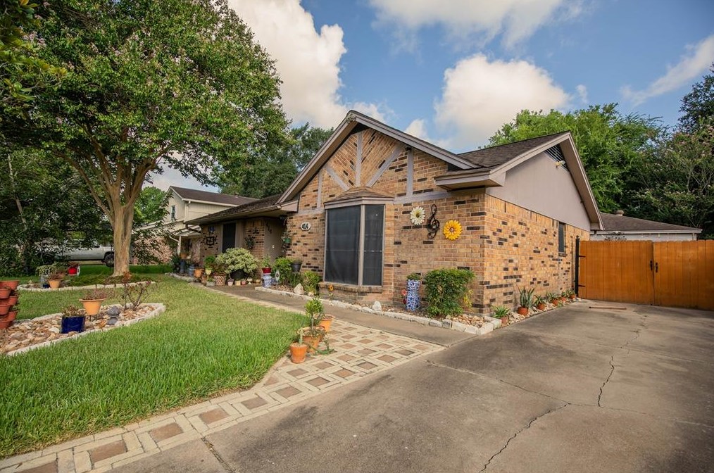 414 Skywood Dr, Houston, TX 77090-4756