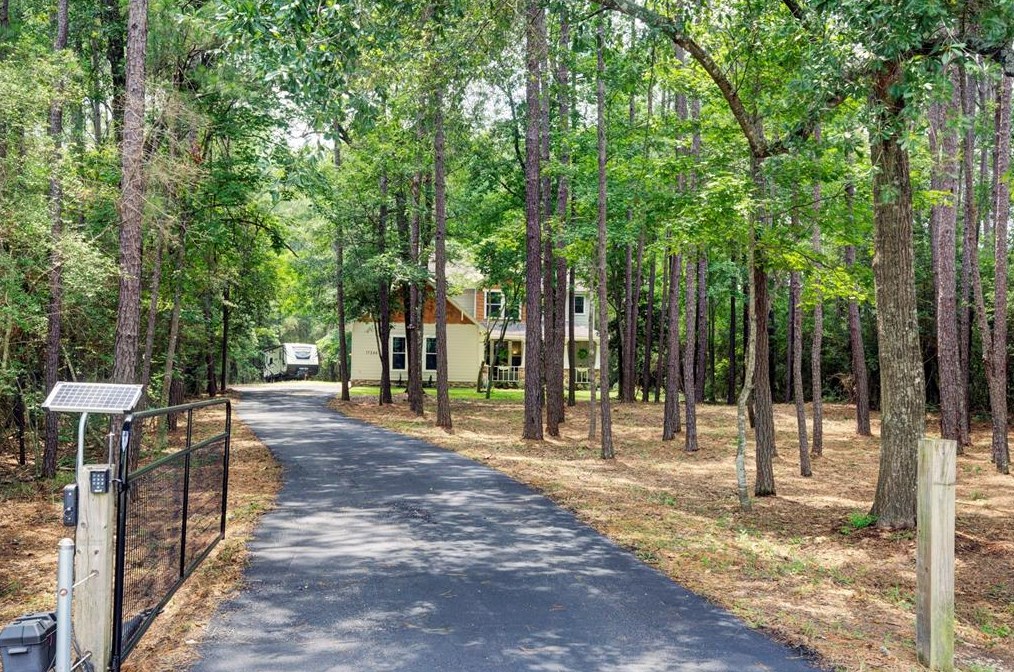 17246 Sycamore Trl, Conroe, TX 77302-6486