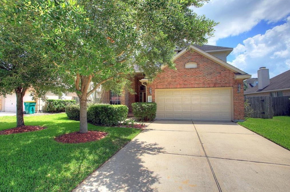 10024 Hidden Falls Dr, Pearland, TX 77584