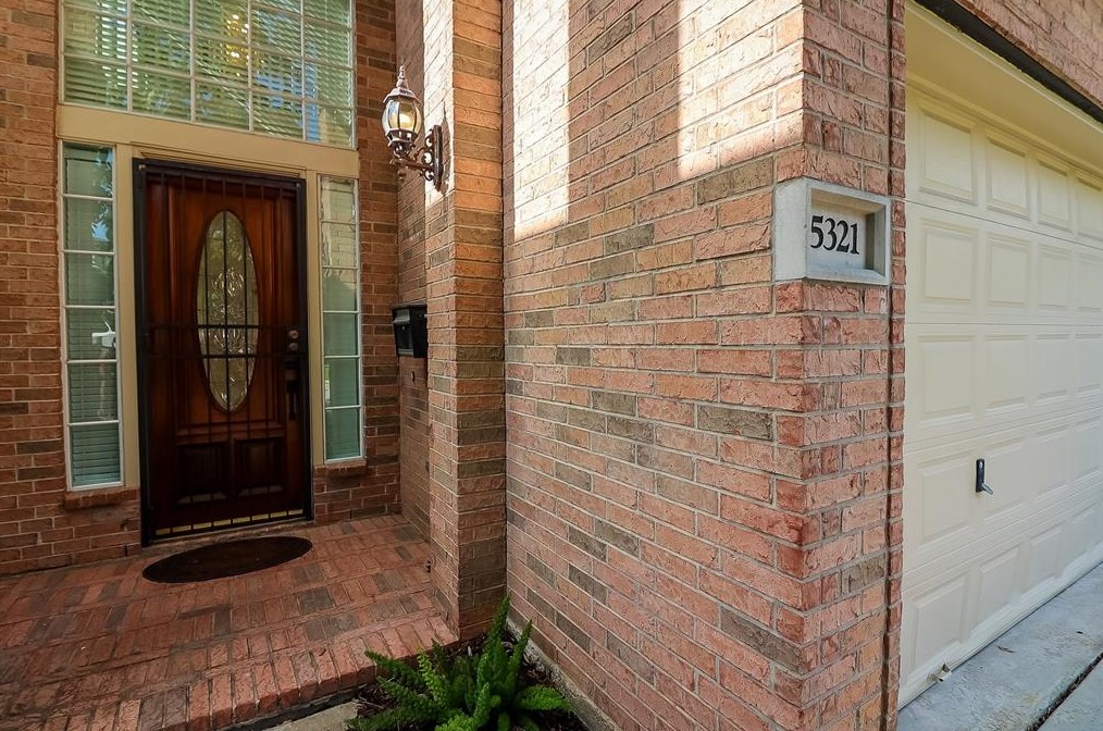 5321 Mcculloch Cir, Houston, TX 77056-6618